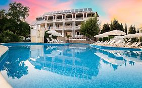 Вила Аврора